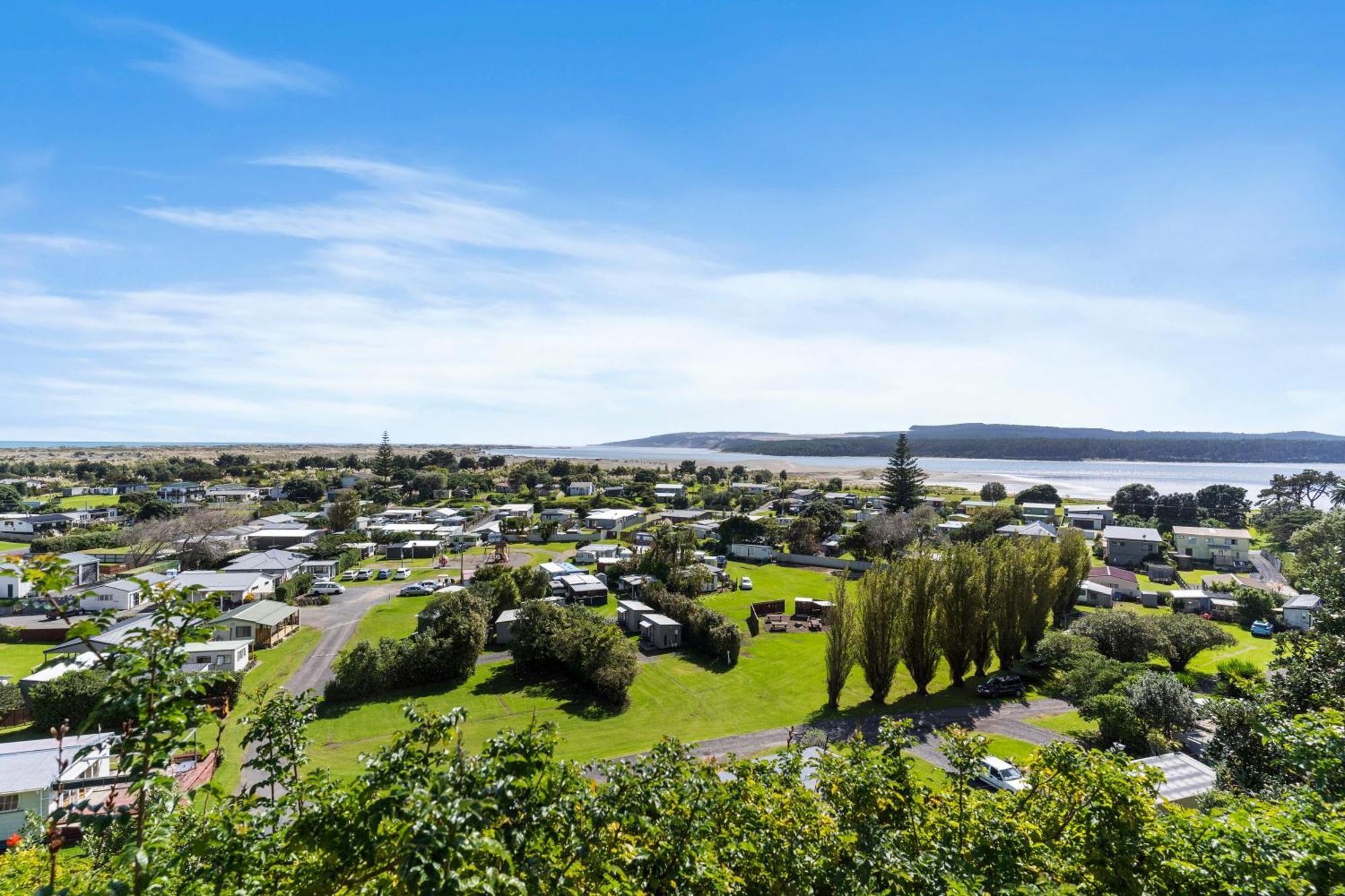 Port Waikato Holiday Park Dış mekan fotoğraf