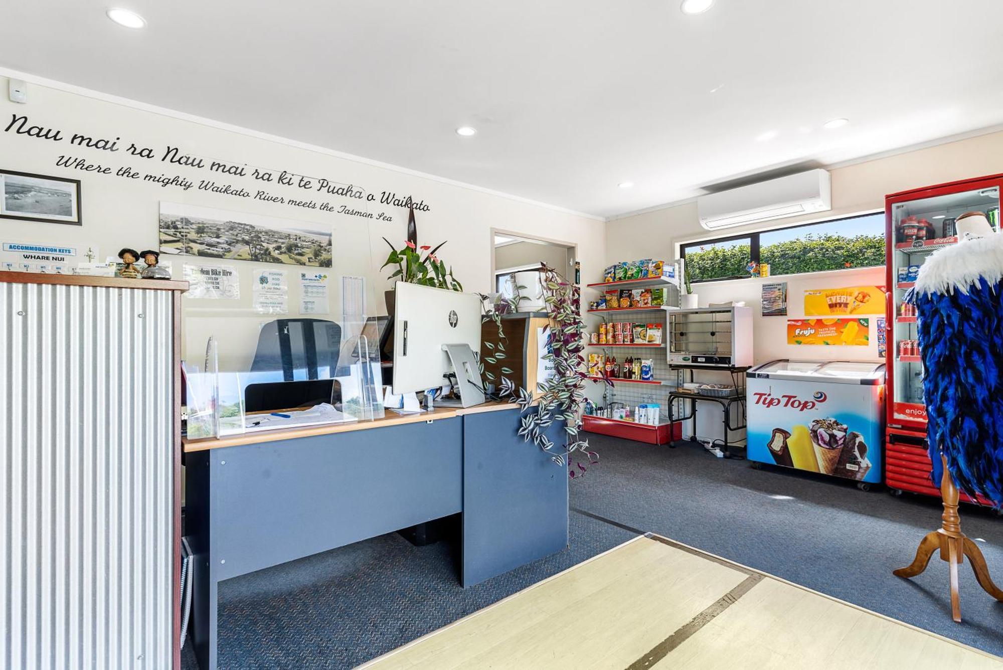 Port Waikato Holiday Park Dış mekan fotoğraf