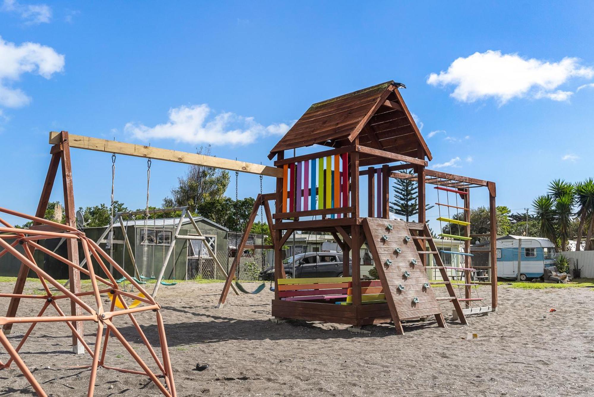 Port Waikato Holiday Park Dış mekan fotoğraf