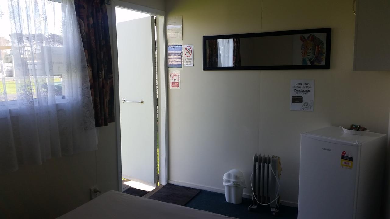 Port Waikato Holiday Park Dış mekan fotoğraf